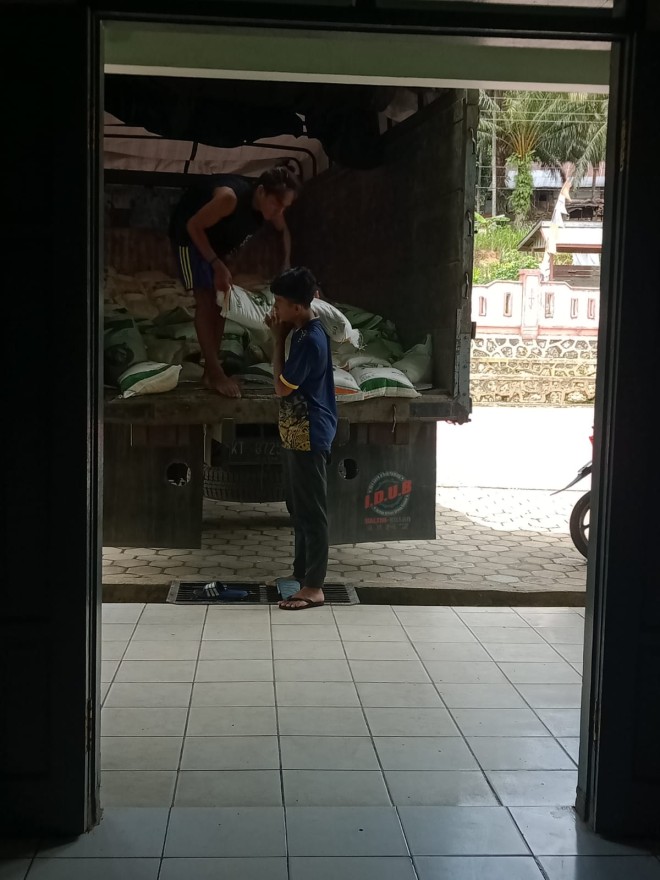 Pembagian Beras Bantuan Bulog Bulan Desember Tahun 2023